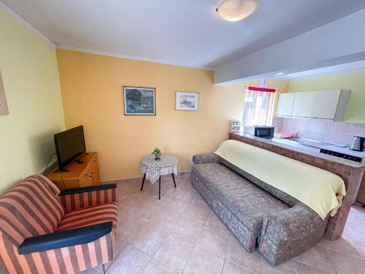 Apartment In Jadranovo 42072